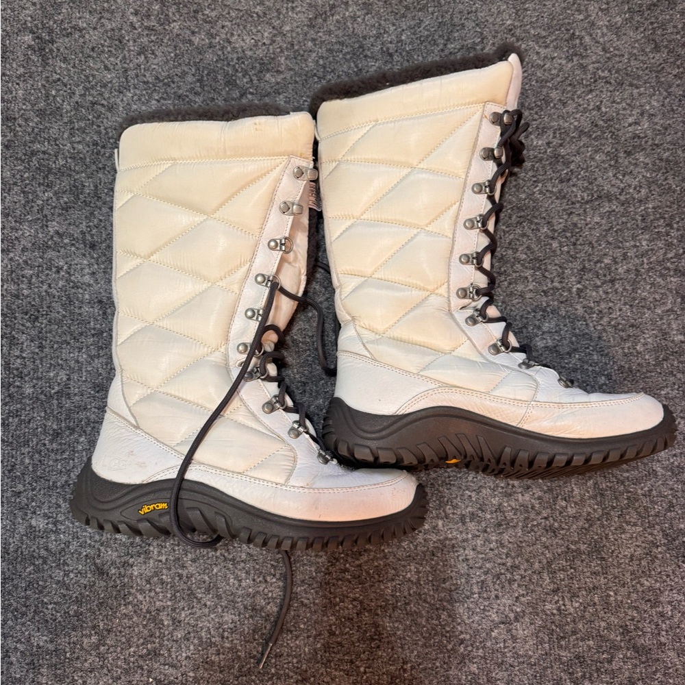 UGG Australia Women's Boot Knitle White Leather Boots 👢